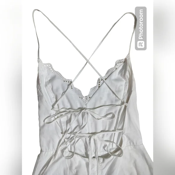 BP. White romper embroidered strappy back scalloped lace size M - Picture 6 of 14